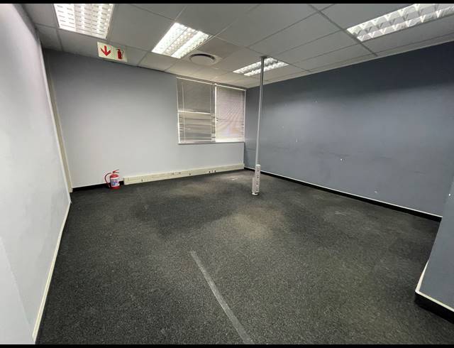 3,400M² OFFICE TO LET IN PARKTOWN